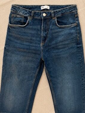 Zara High Rise Cropped Kick Flare Jeans Raw Hem Size 8
